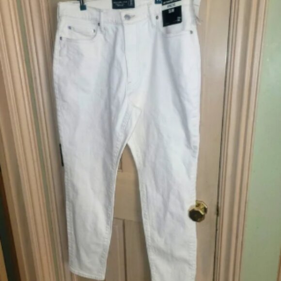 NWT Mens Off White Abercrombie and Fitch Stretch Sport Slim Jeans 33 x 30 - Picture 1 of 6